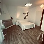 Degli Artisti イン 2*