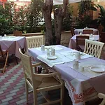 Degli Artisti イン