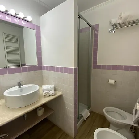Degli Artisti Inn