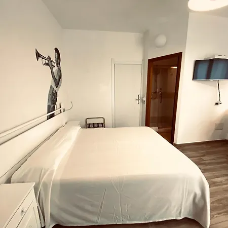 Degli Artisti Inn