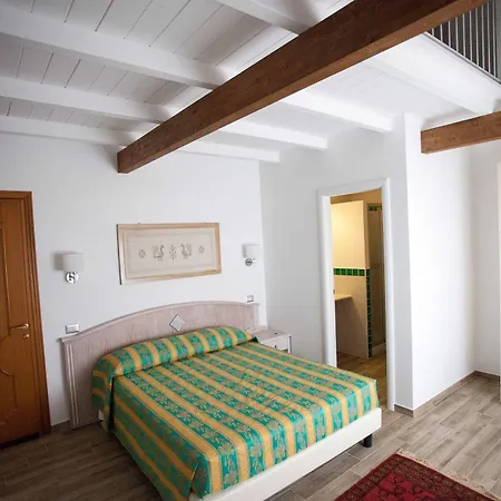 Degli Artisti Inn