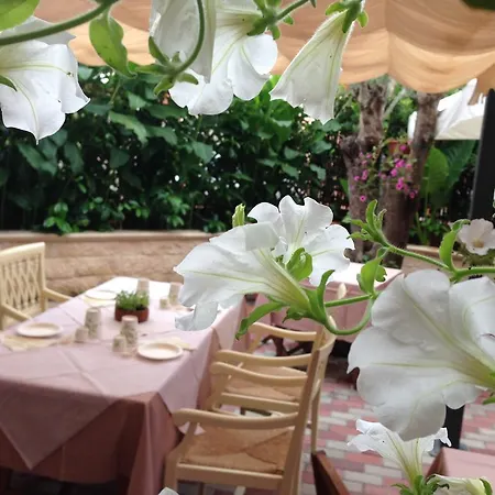 Degli Artisti Πανδοχείο Tortolì