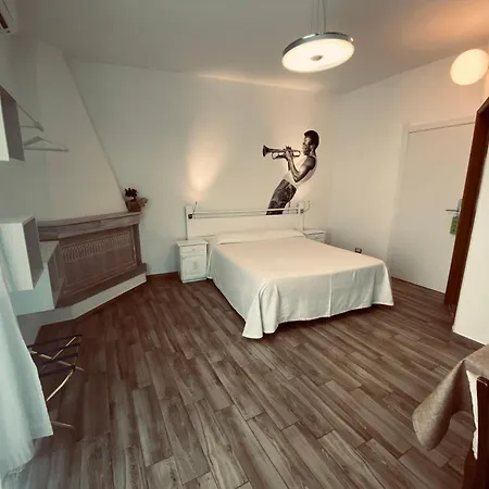 Degli Artisti Πανδοχείο 2*