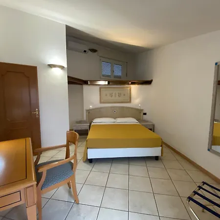 Degli Artisti Πανδοχείο 2*