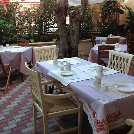 Degli Artisti Πανδοχείο