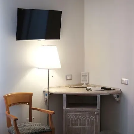 Degli Artisti 2*