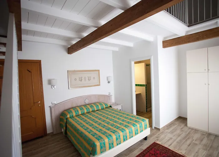 Degli Artisti Inn