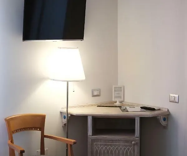 Degli Artisti 2*
